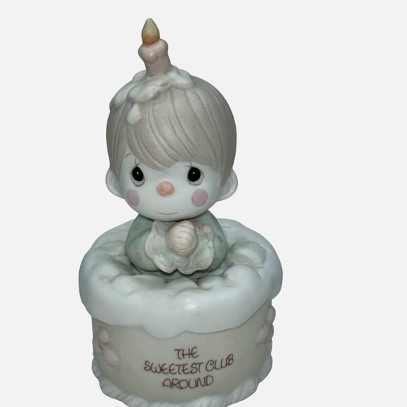 Precious Moments The Sweetest Club Around B-0103 Boy Birthday Cake Figurine - Picture 4 of 11